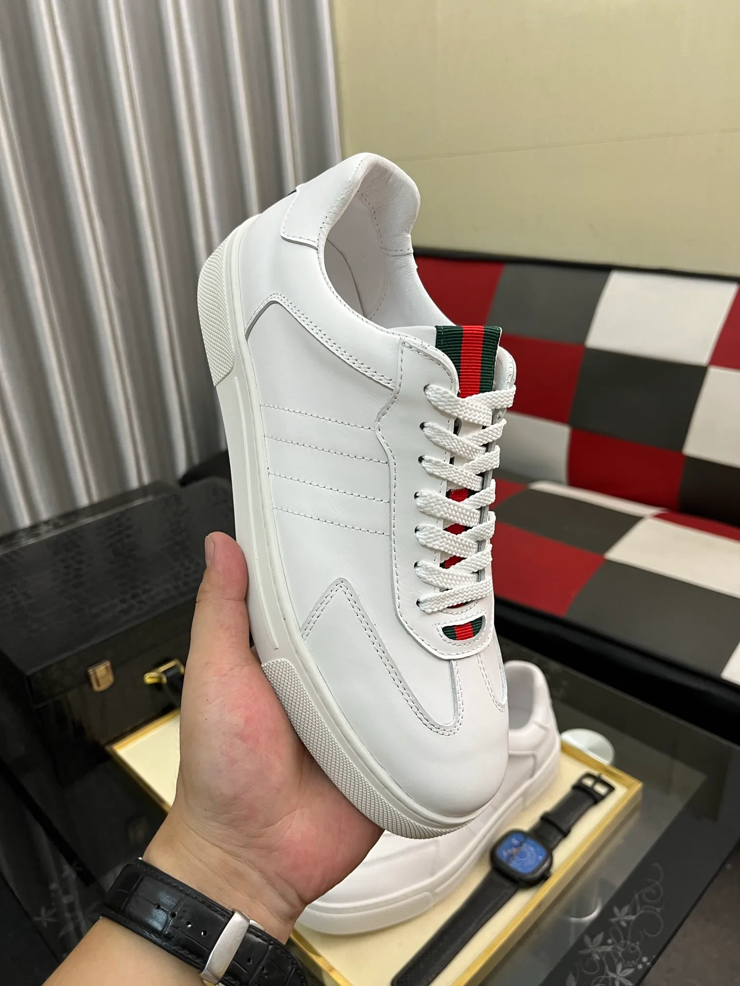 Men's shoes 💰400⌚️⌚️Gucci •Gucci original quality.~ Unique modern style sneakers. 🏃A must-have casual shoe for trendy men😍😍 Original brand imported from Italy, imported original leather, sheep lining (refuses to discolor and grind feet) Sole: Original sole provided by the original factory, French lazy style design ⚠️Fit to the feet, original quality, super comfortable original sole. Just like shooting the real thing🎬The real thing is better, code number: 38-442️⃣colors available